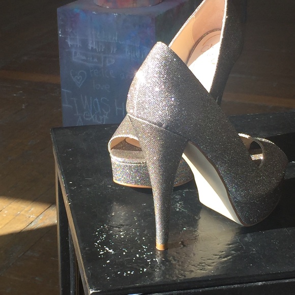 Colin Stuart shimmering gold and Black Platform Heels - Picture 3 of 6